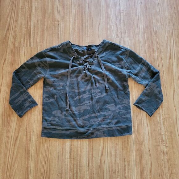 Sanctuary Sweater Sweatshirt Women Large Green Camo Lace Up Neck Everyday Casual - Picture 2 of 12